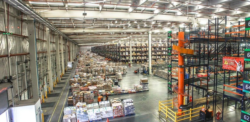 Alt tag: A well-run warehouse thanks to your efforts to optimize your eCommerce distribution center